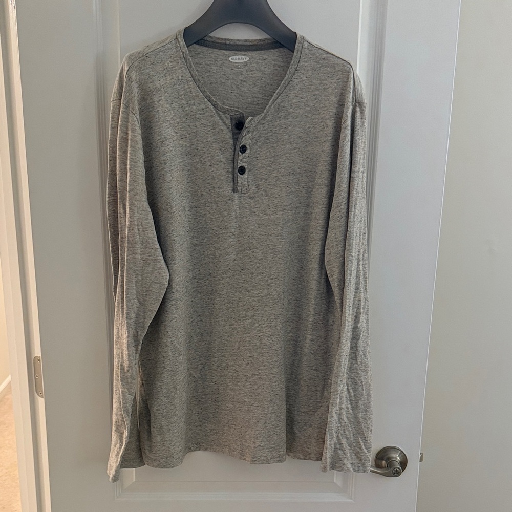 Old Navy Heathered Gray Soft-Washed Tee